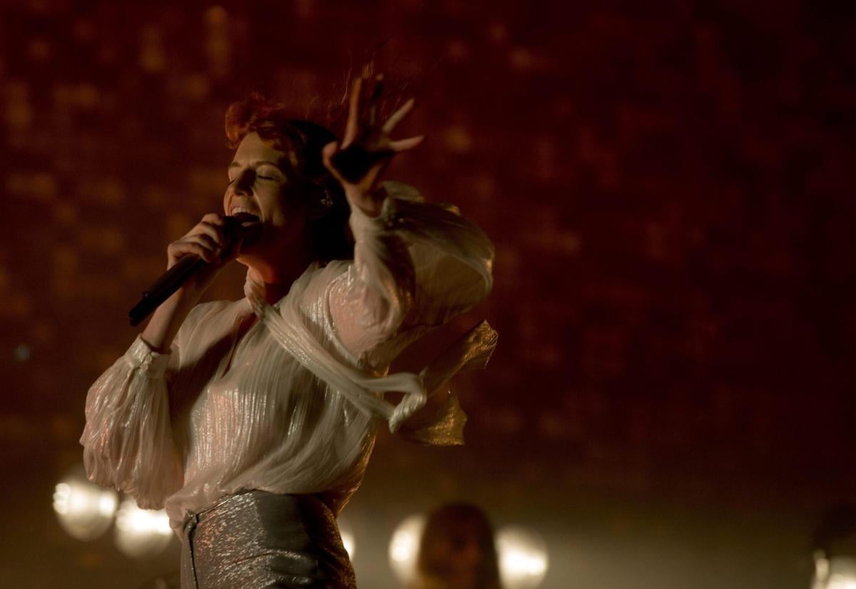 I Florence And The Machine tornano per stupire: il nuovo album live “Symphony of Lungs” fa sognare i fan