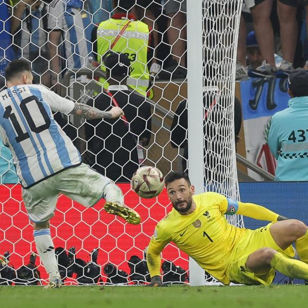 Francia, che polemica: “Gol di Messi da annullare, ecco cosa dice il regolamento”