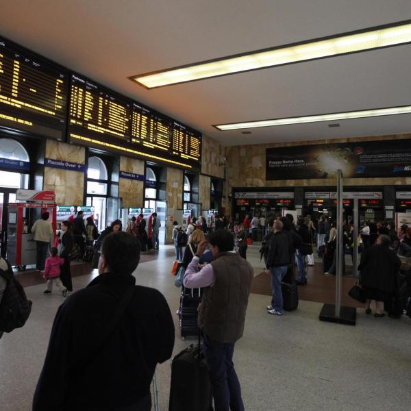 Maltempo in Emilia Romagna, sospesa la circolazione dei treni: ritardi e cancellazioni oggi 19 settembre 2024