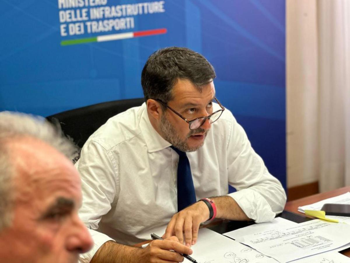 Roghi al Sud, Salvini: “Troveremo i piromani con i droni e inasprir…