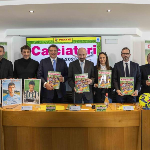 Album Calciatori Panini 2023 presentato a Milano con Ferrara e Candela | Video