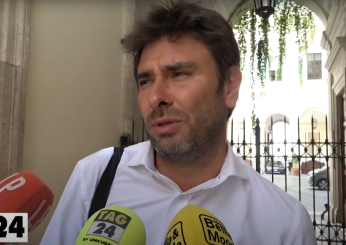 Alessandro Di Battista a tutto campo, da Assange al ritorno nel M5S: “Le fake news dei giornali allontanano la gente dai partiti”| VIDEO