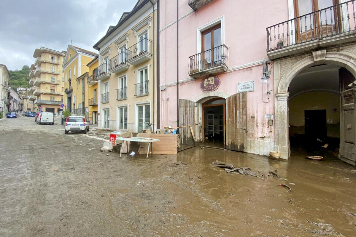 Inondazione a Monteforte Irpino: fango e detriti per le strade