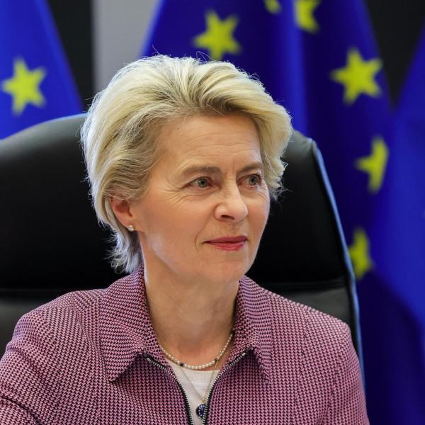 Lavoro, von der Leyen: “Ingiusto che una donna debba lasciare se ha un figlio”