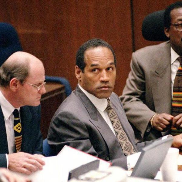 Perché O. J. Simpson fu arrestato e come è finito il processo?