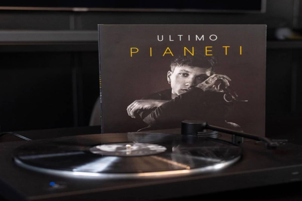 Ultimo annuncia Pianeti: Vinile limited edition per celebrare i 5 a…