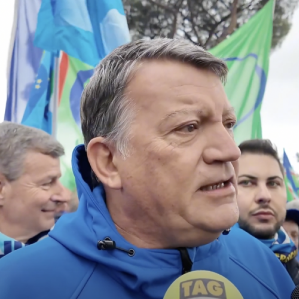 Manifestazione sindacati a Roma, Bombardieri (UIL): “L’Italia soffre, serve sicurezza sul lavoro e tutela della sanità”. Sull’aborto: “Difendiamo la legge 194” | VIDEO