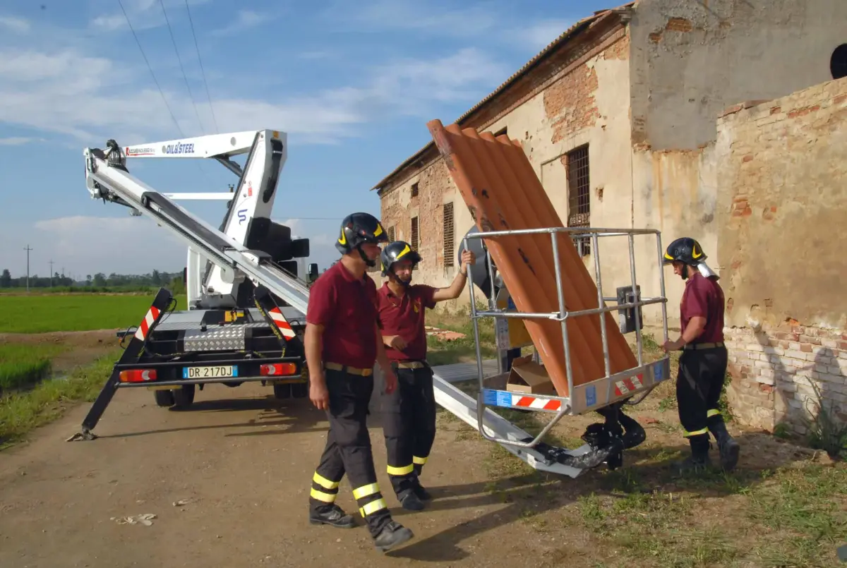 Brescia, 76enne muore incastrato in un macchinario agricolo a Pontoglio