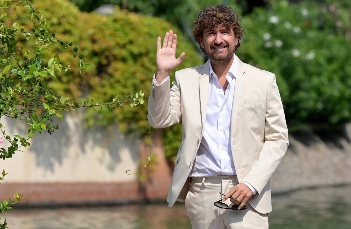 Alessandro Siani a Venezia parla del musical di Mare Fuori: “Dobbia…