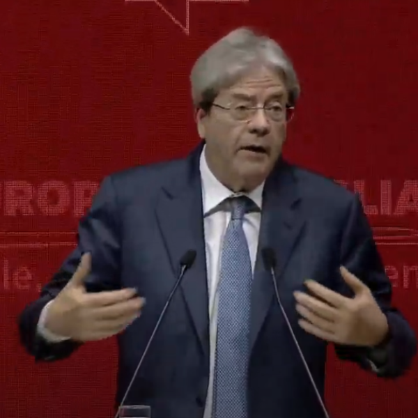 Congresso Pse 2024, Gentiloni elogia Schmit dal palco della Nuvola: “Forza Nico!”