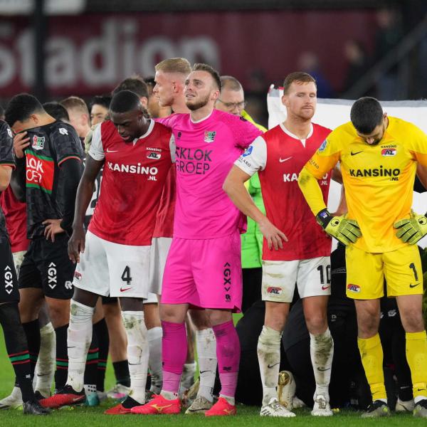 Bas Dost dopo lo spavento in AZ-Nec Nijmegen: “Devo fermarmi, ho una miocardite”