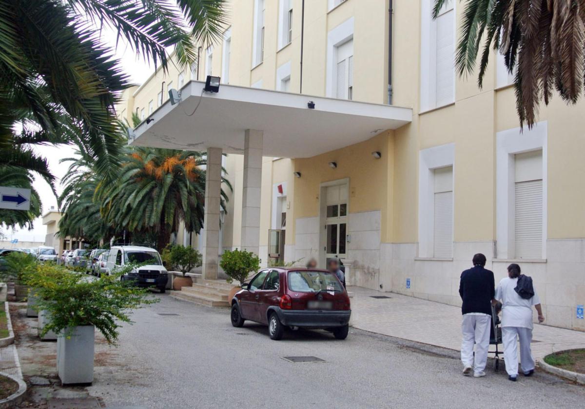 Pesaro, incubo all’ospedale San Salvatore, infermiera aggredita in ospedale durante il turno di notte: arrestata una 32enne