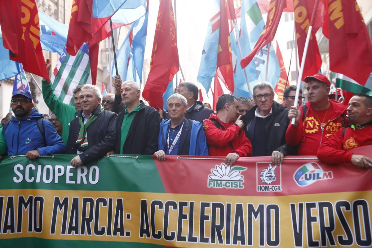 Sciopero Stellantis, leader della sinistra in piazza “Dov’è il Governo? Si rischia disastro industriale e sociale. Meloni convochi Elkann” |VIDEO