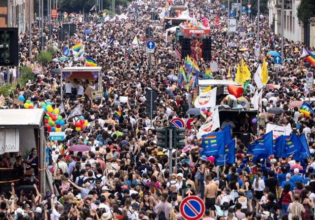 Gay Pride a Milano e Napoli 2024: percorso, orari, ospiti e programma dei cortei a sostegno della Comunità LGBTQ+