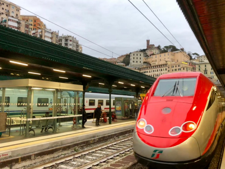 Uk, Iniziato Il Più Grande Sciopero Ferroviario Degli Ultimi Trent'anni ...