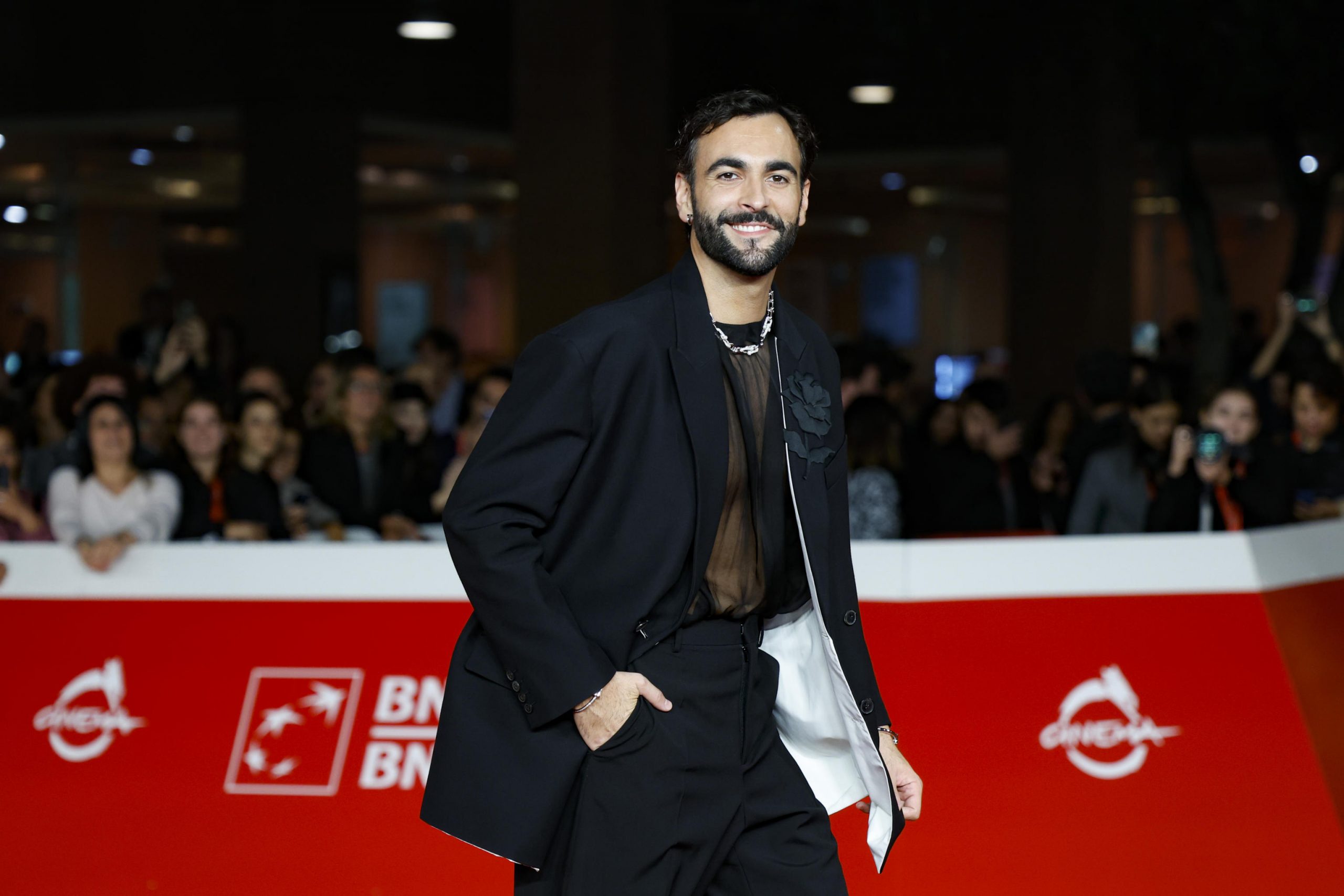 Marco Mengoni tornerà a Sanremo dopo 10 anni in gara