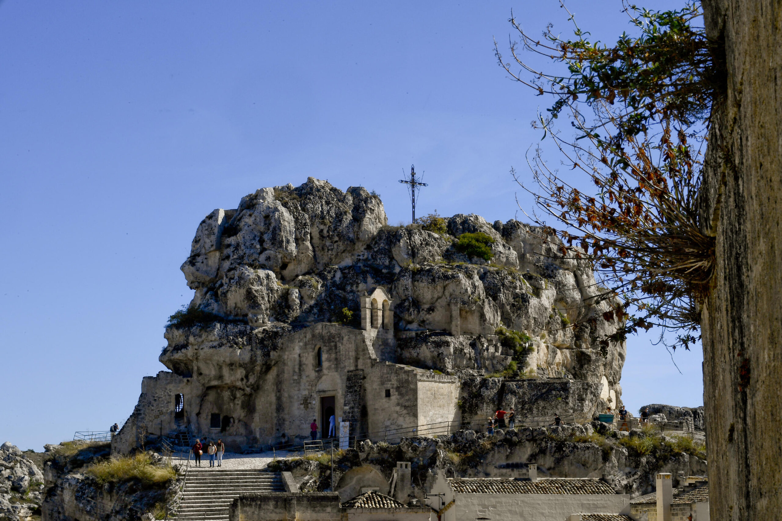 Uno scorcio di Matera e della profonda Gravina dove sorgono i Sassi 