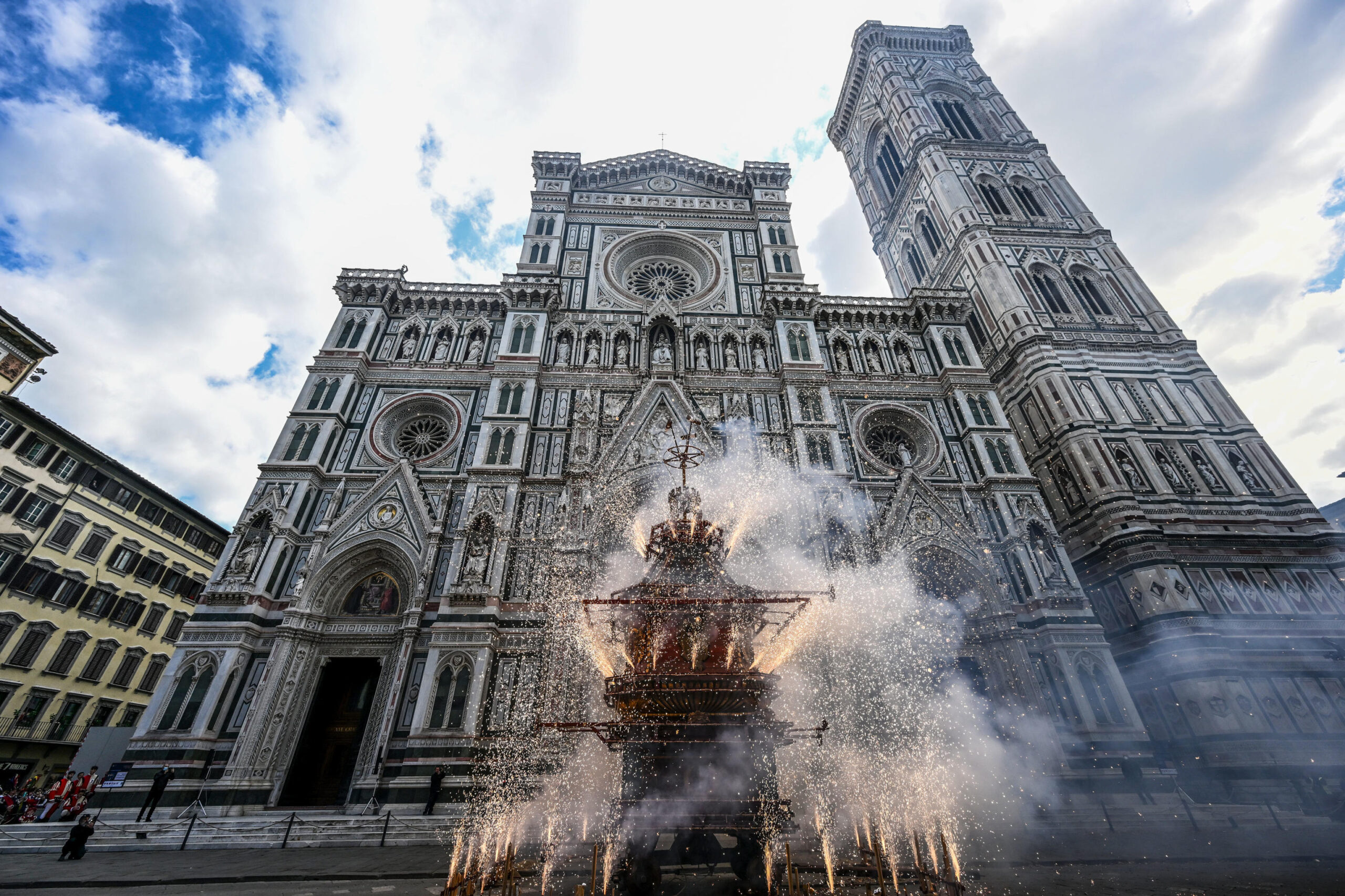 Il carro sotto il Duomo