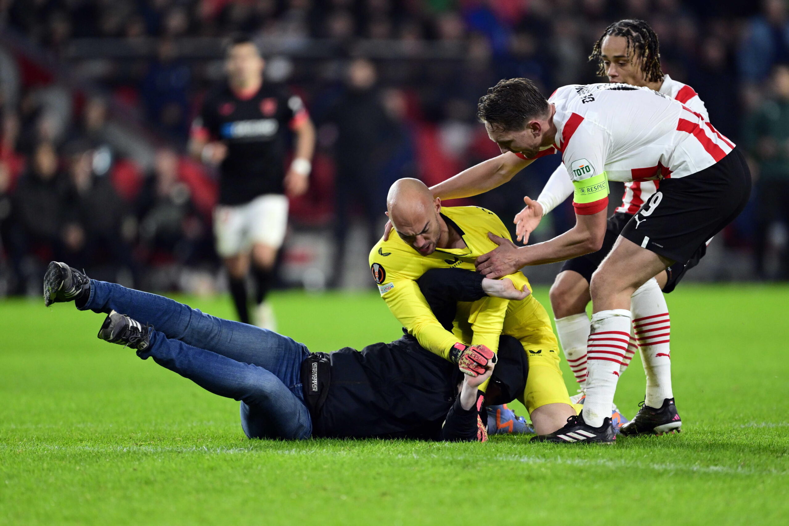 Le brutte scene di Psv-Siviglia