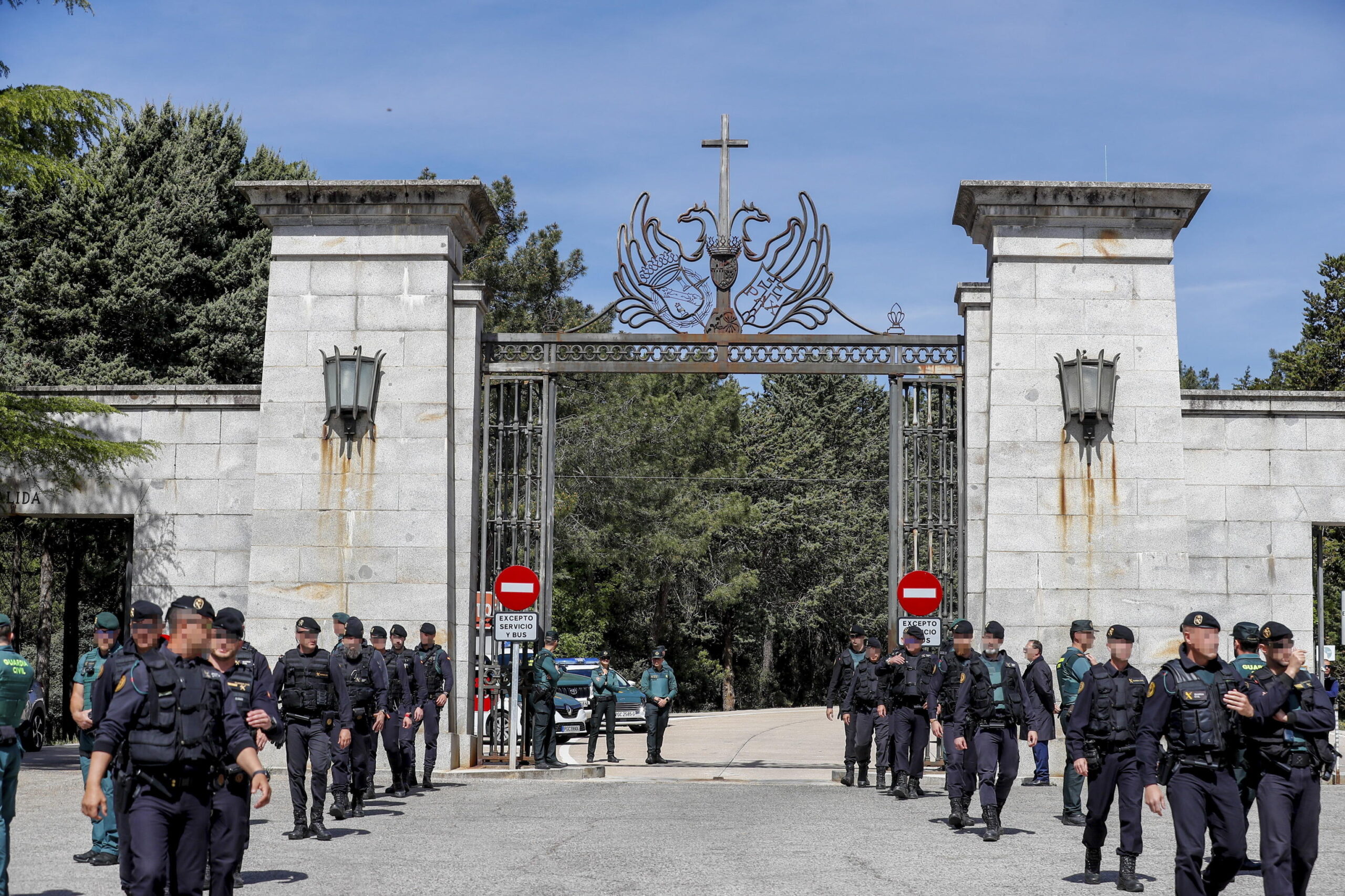 La polizia in attesa della salma