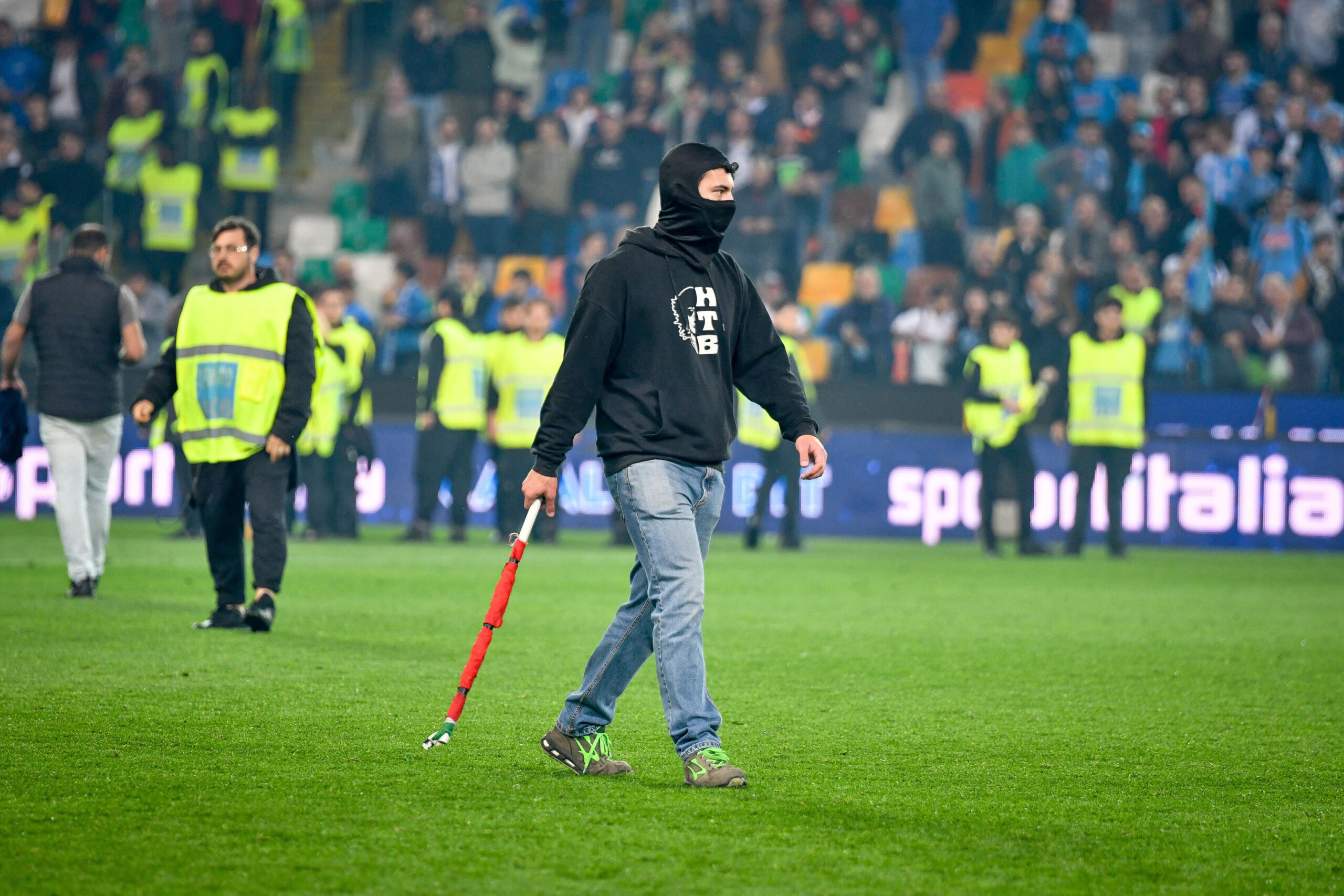 ++ Scontri in campo al Dacia Arena tra le tifoserie ++