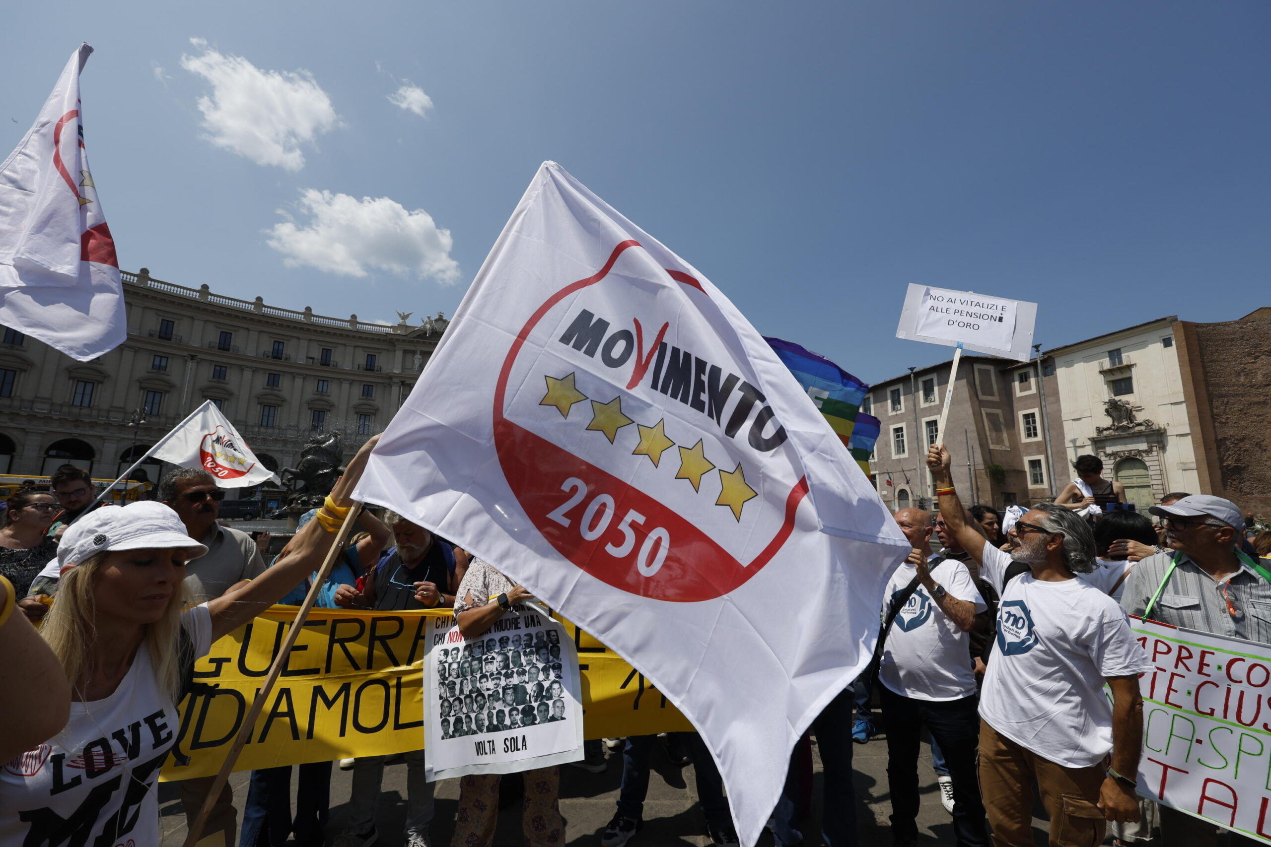 Manifestazione Del M5s A Roma Contro La Precarietà E Per Il Salario Minimo Presente Anche Elly 