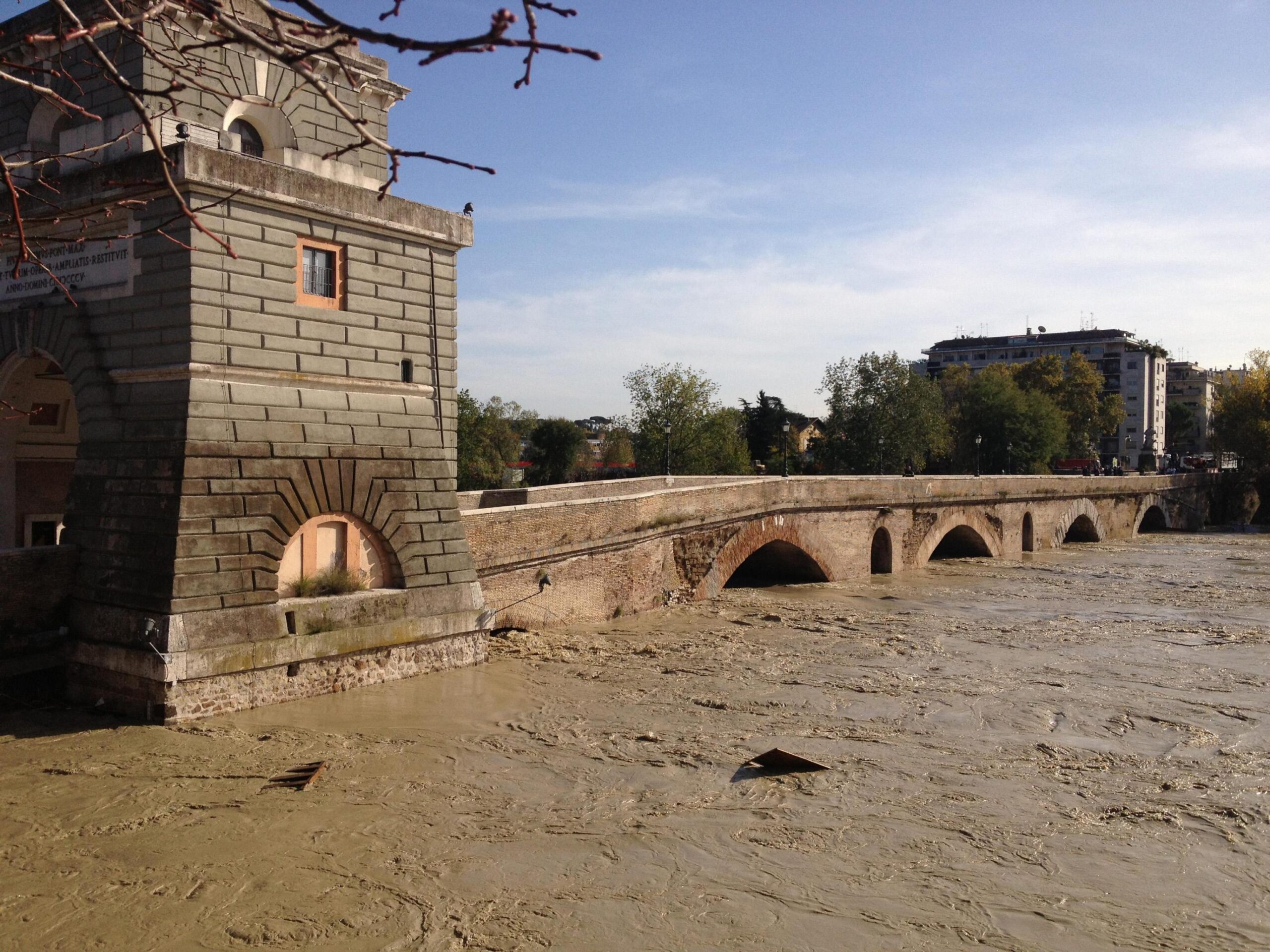 Tevere banchine chiuse