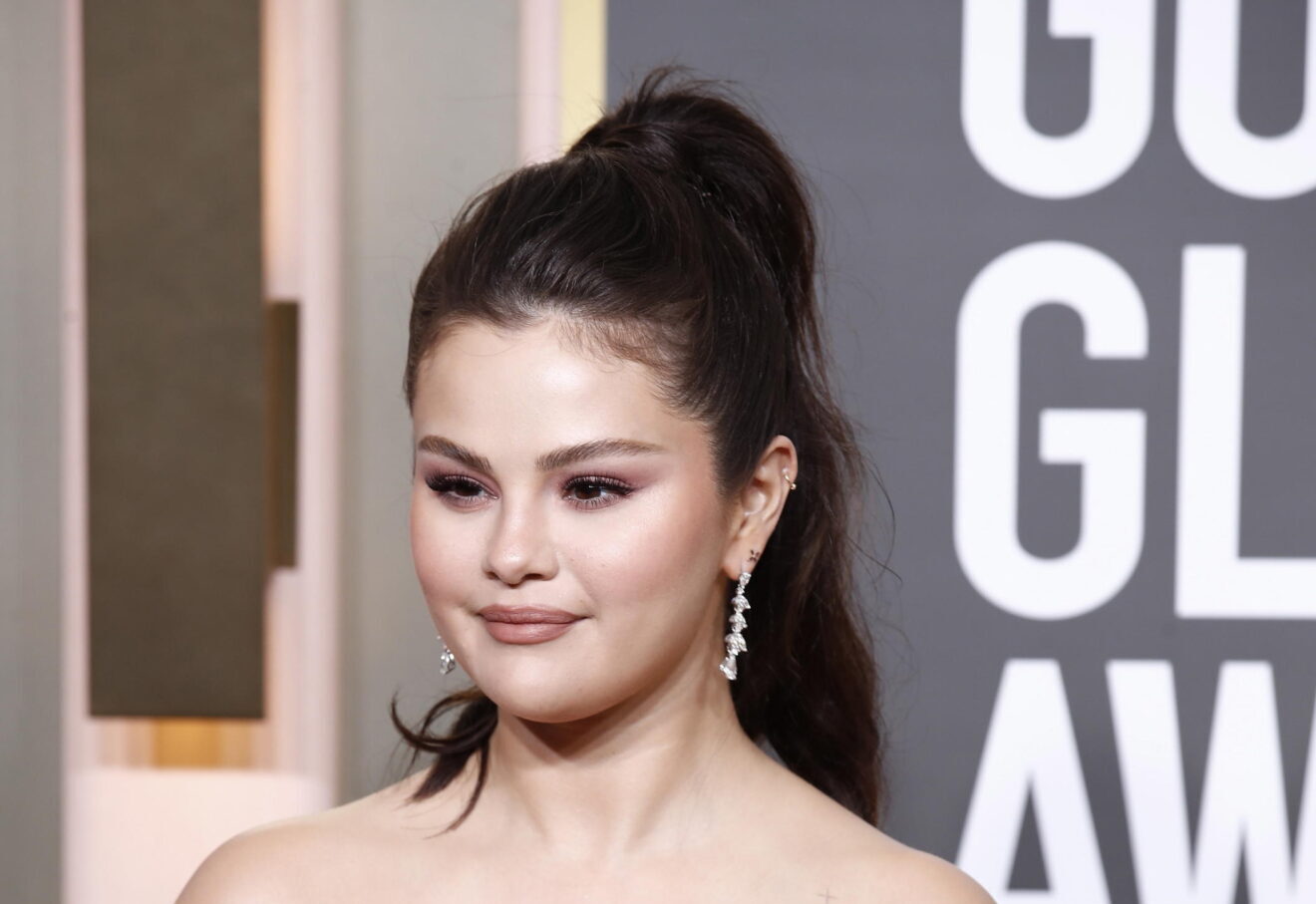 Are Selena Gomez and Jeremy White Together?  indiscretion