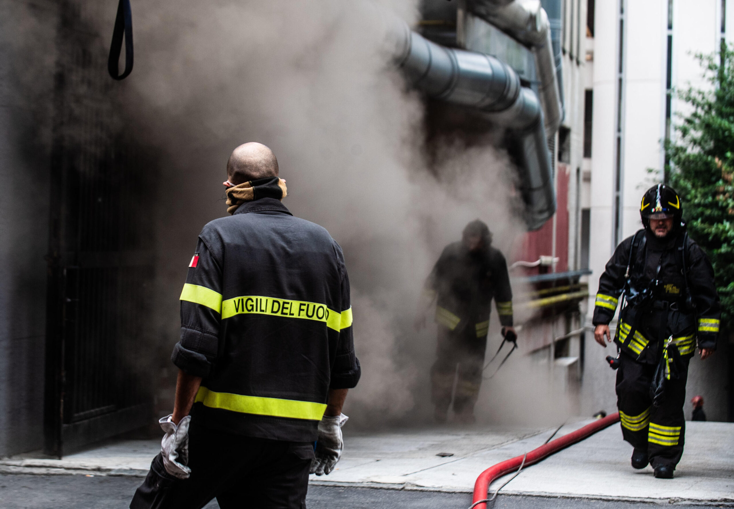 Fumo da una discoteca, vigili del fuoco al lavoro a Milano