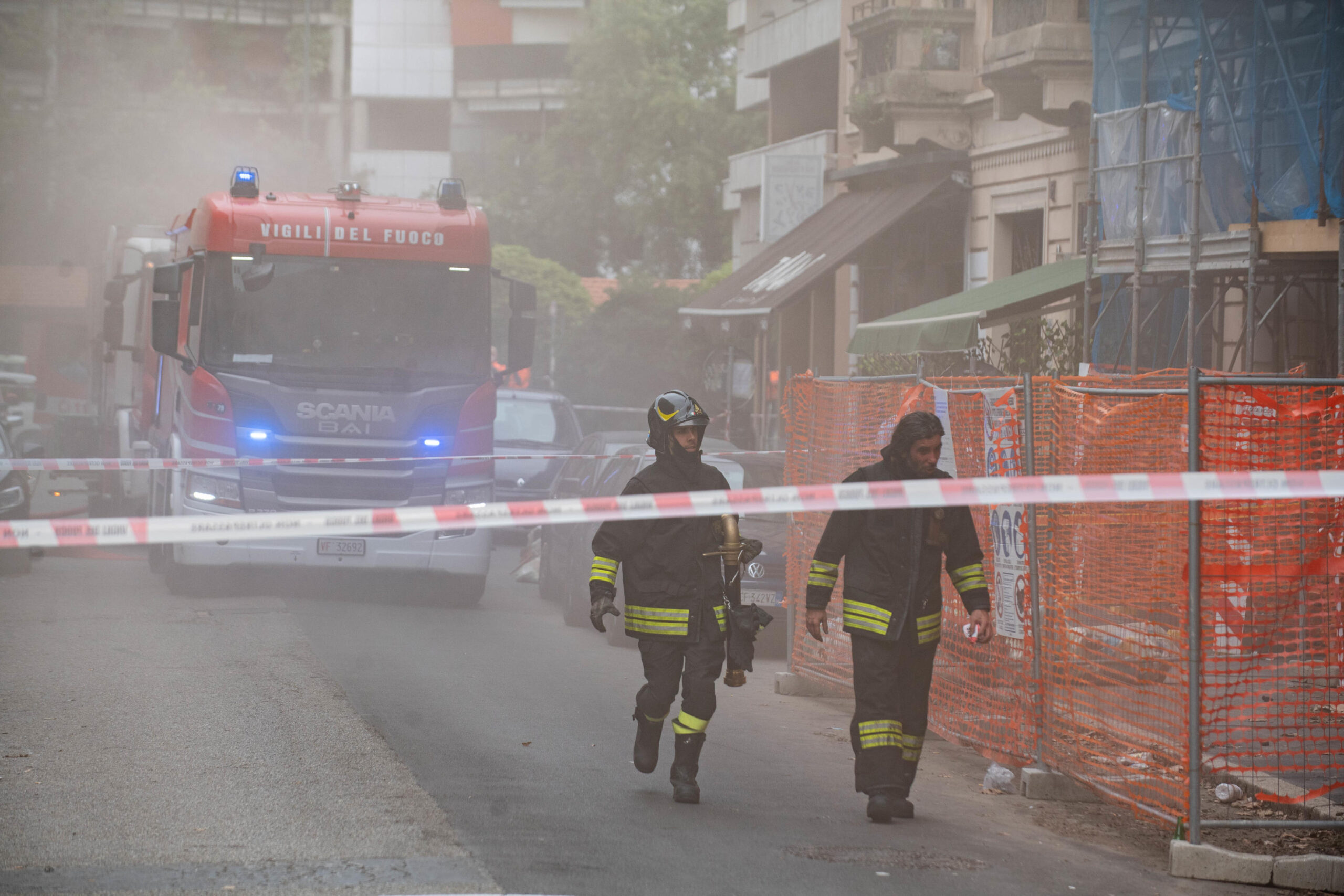 Fumo da una discoteca, vigili del fuoco al lavoro a Milano