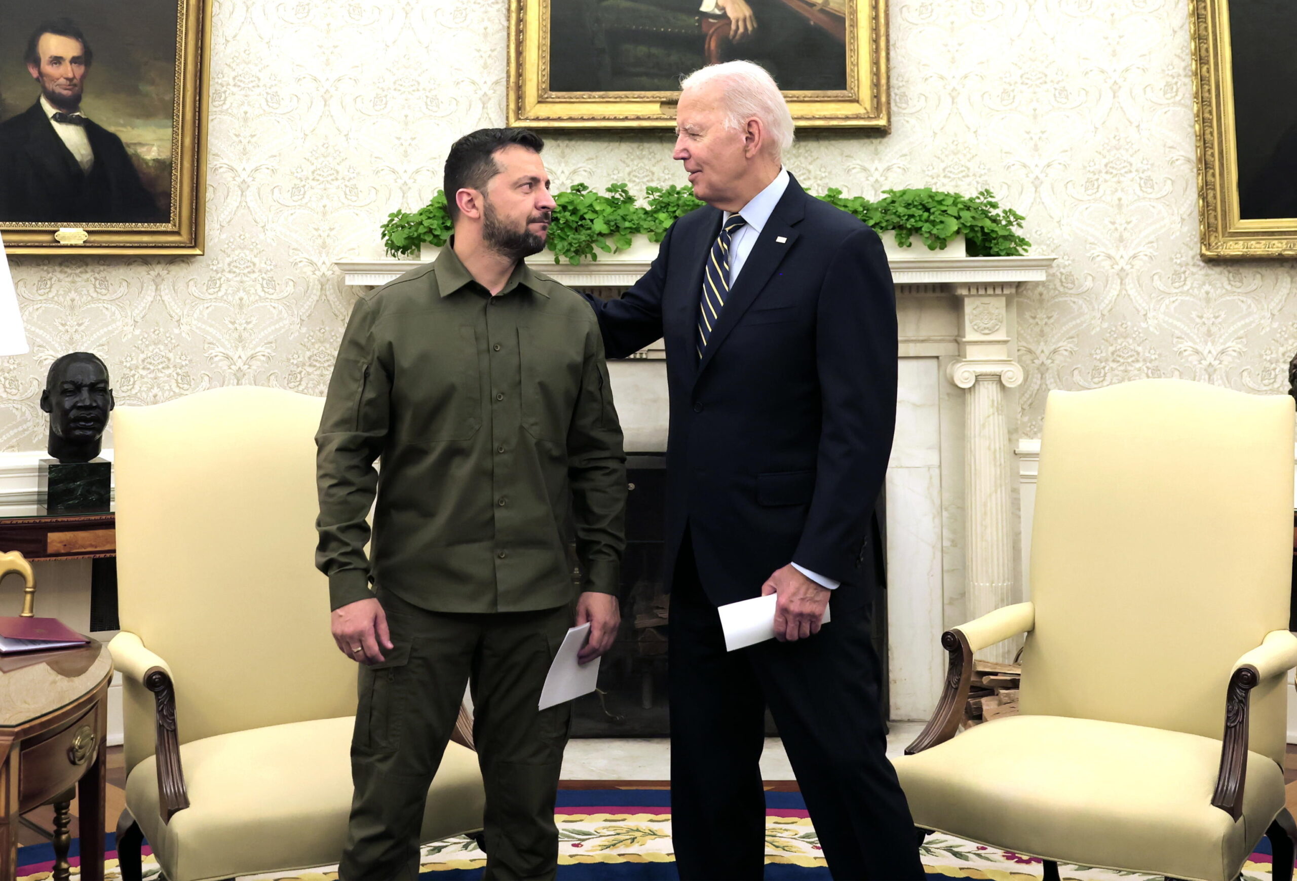 Guerra, Biden Al Telefono Con I Leader Nato Conferma "pieno Sostegno" A ...