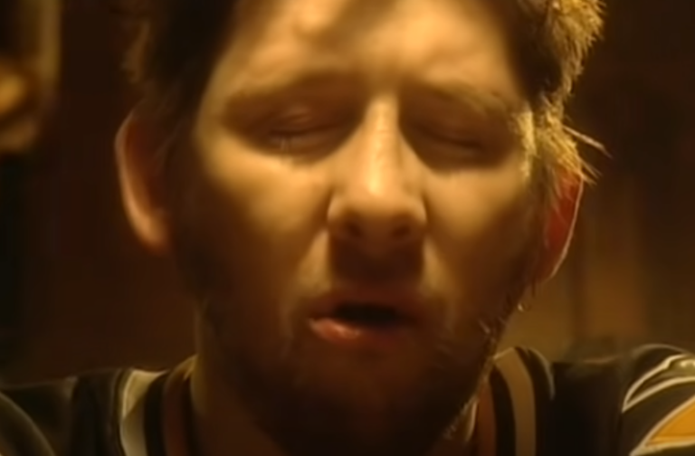 Che malattia aveva Shane MacGowan? I problemi di alcol e droga del leader dei Pogues