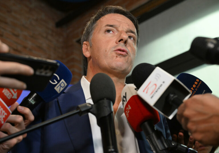 Accordo migranti Italia-Albania, Renzi all'attacco: "Ennesimo spot ...