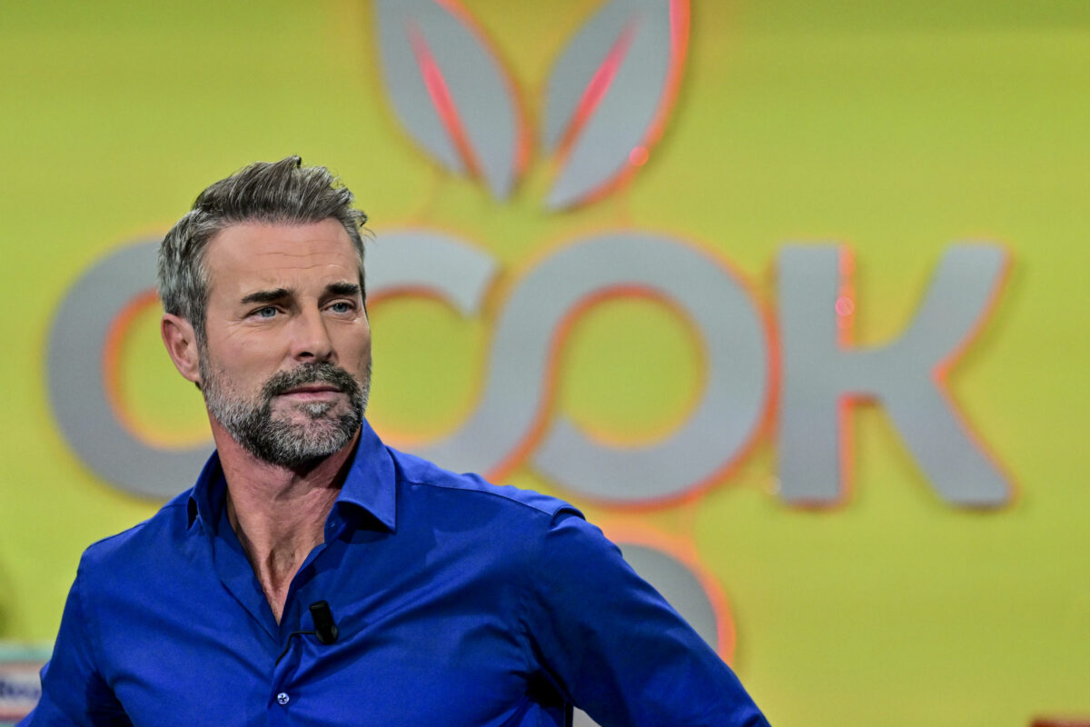 Flavio Montrucchio a "Cook 40", quando va in onda il cooking show su Rai2? | VIDEO