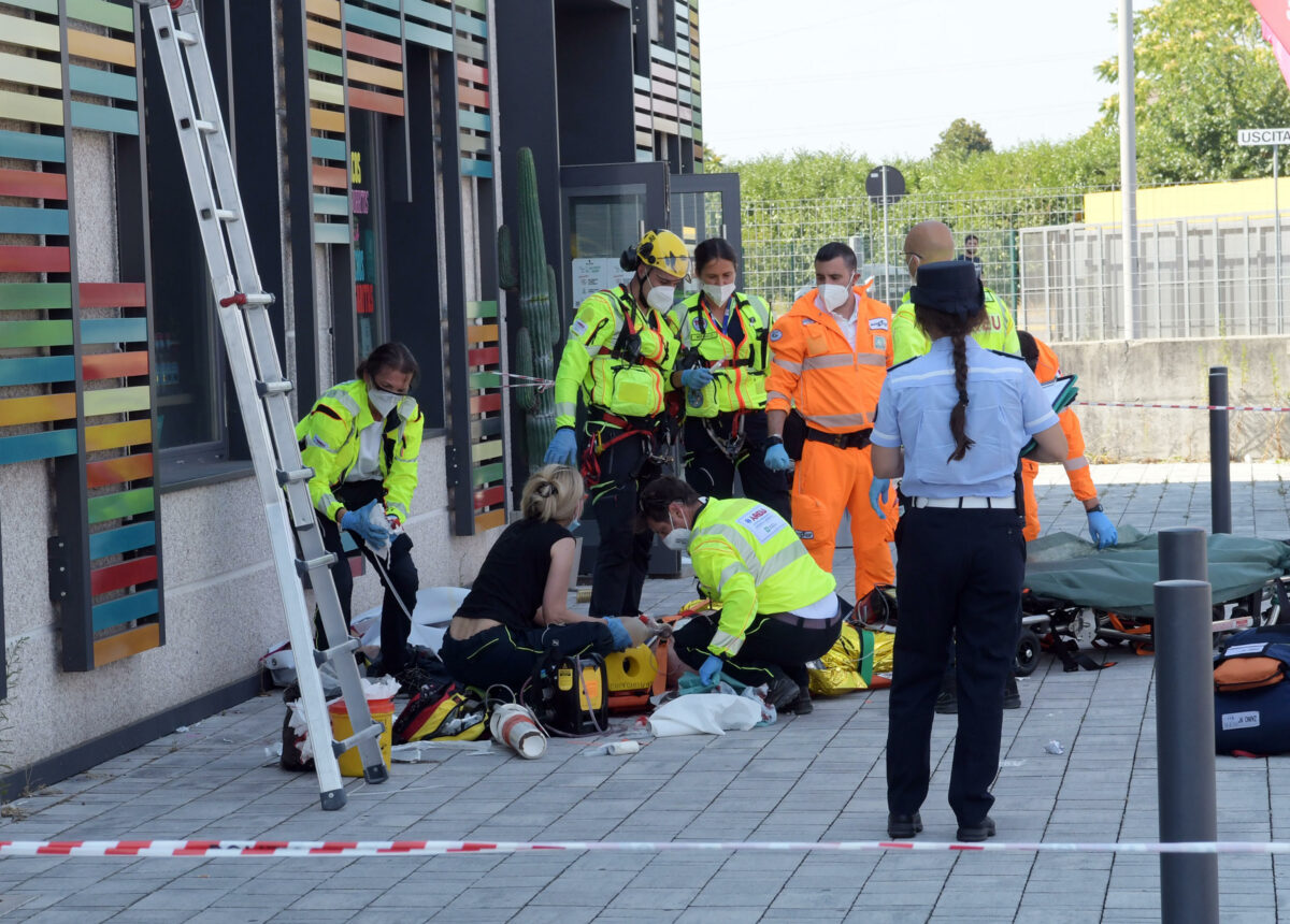 Milano, incidente sul lavoro al nuovo centro commerciale Merlata Bl...