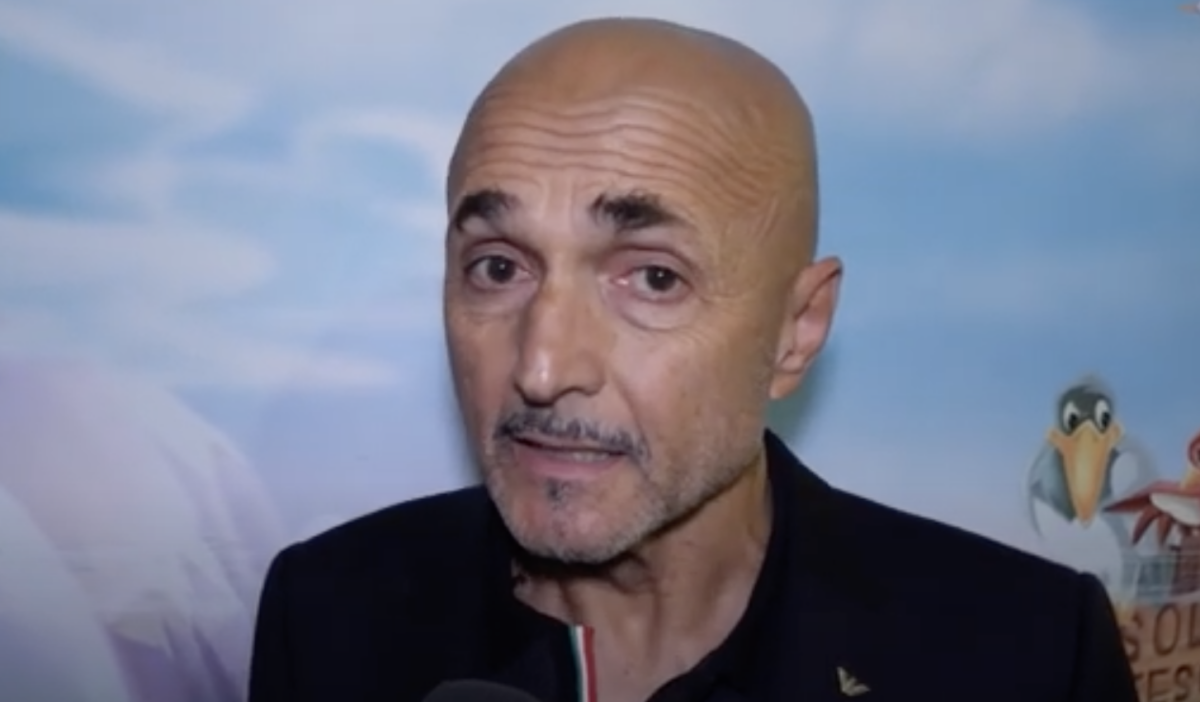 Spalletti al Bambino Gesù sull'abbraccio con Totti: “Lo dedichiamo ai bambini per un futuro migliore”