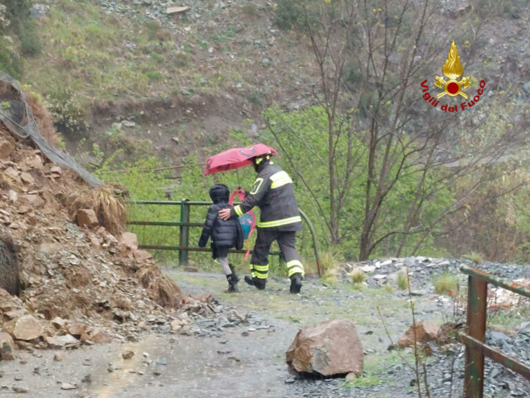 Genova, un muraglione frana a Castelletto: evacuata una palazzina