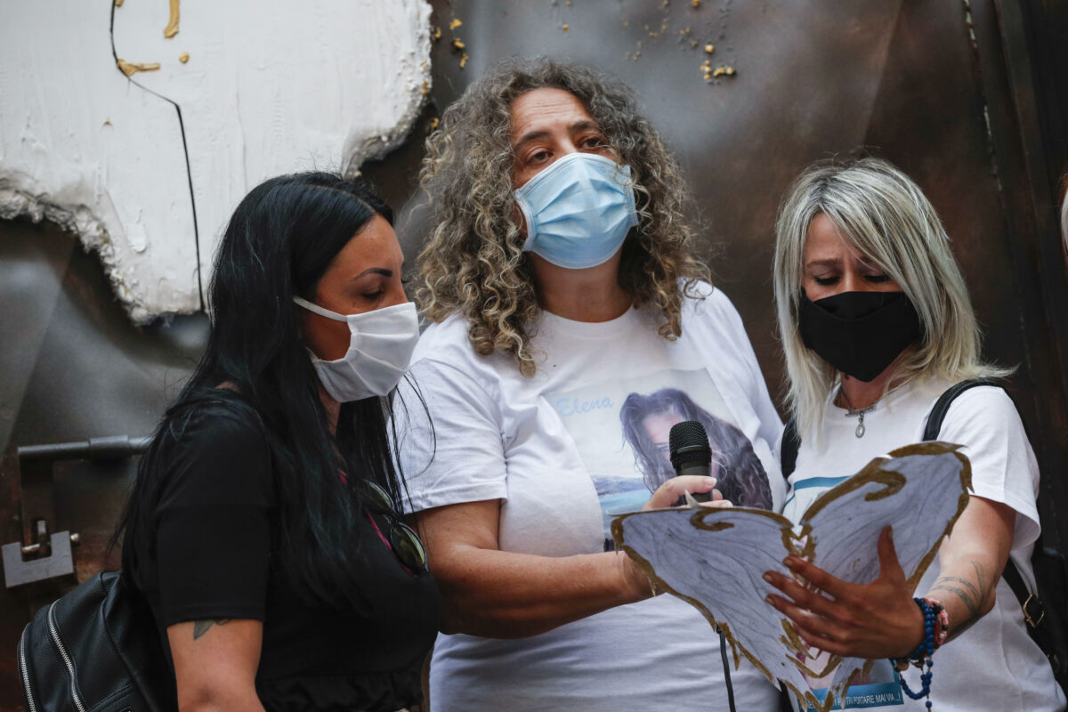 Roma, ceneri di Elena Aubry rubate dal cimitero, la mamma: "Situazione del Verano vergognosa, facciamo 'morire' i morti per menefreghismo"