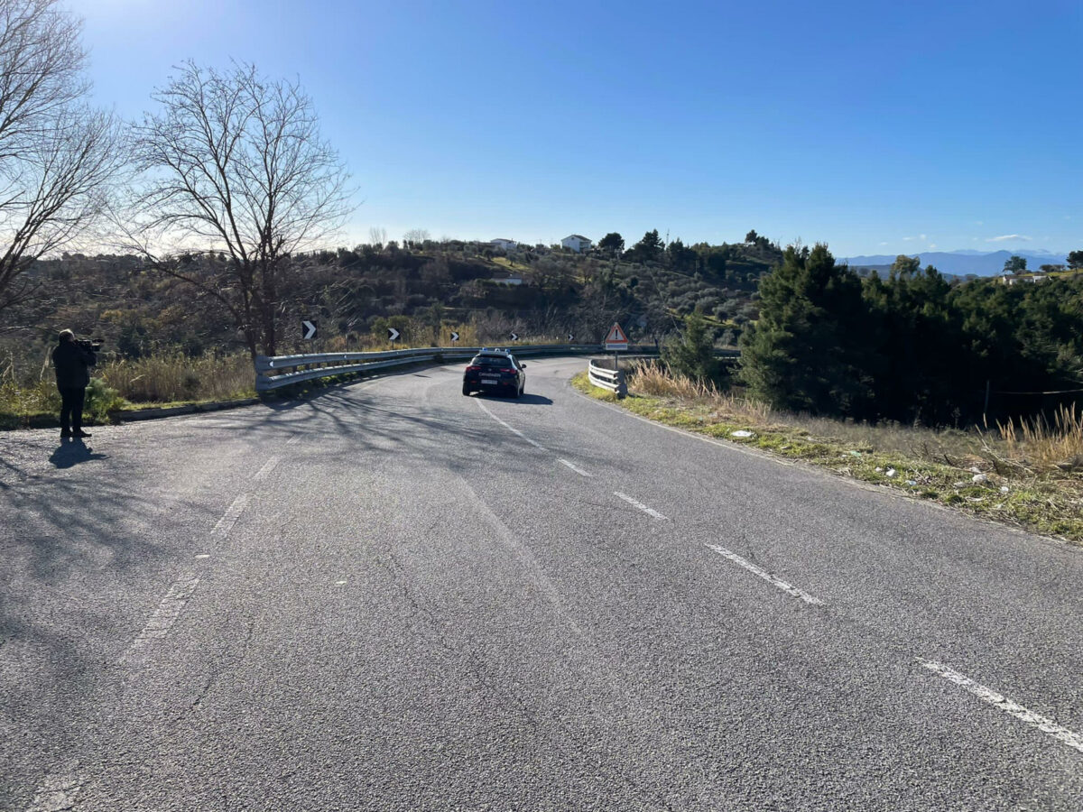 Matera, incidente sulla SS7: traffico in tilt dopo lo scontro tra un'auto e un furgone