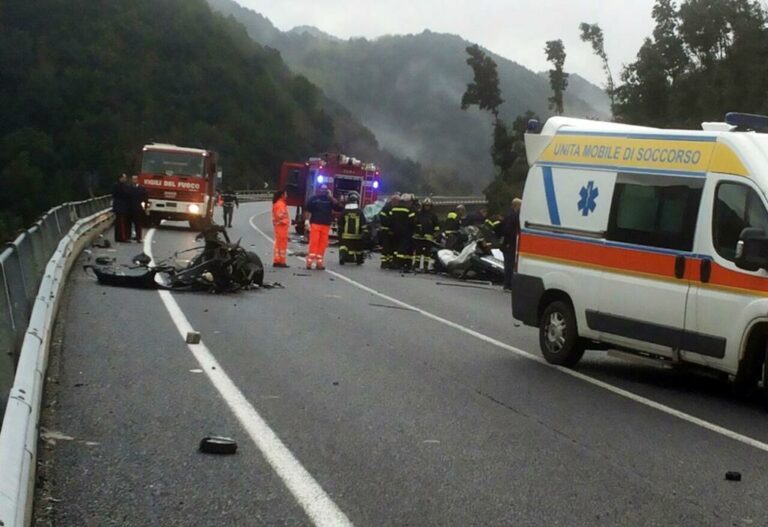 Reggio Calabria, incidente sulla SS106 all'altezza di Bova Marina: un morto ed un ferito