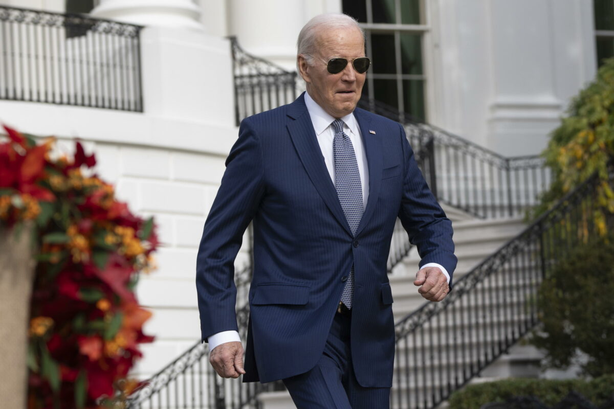 Usa, compleanno 'amaro' per Biden: ancora una gaffe e un altro calo nei sondaggi | VIDEO