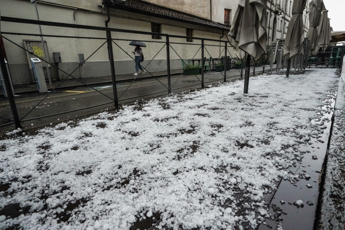 Graupel: cos'è e come si forma questo fenomeno atmosferico accaduto sulle coste adriatiche