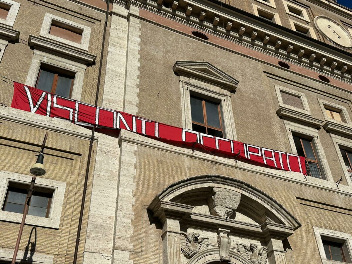 Roma, liceo Visconti occupato. Gli studenti: "Le motivazioni? Scuola fatiscente, media ponderata e contro le riforme" | VIDEO