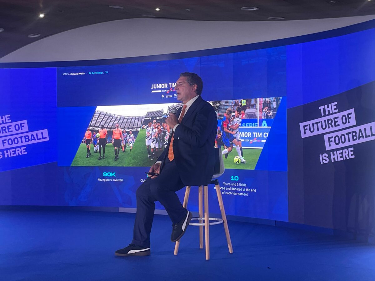 Football Summit a Roma, l'amministratore delegato della Lega di Serie A Luigi De Siervo: "La pirateria sottrae tante risorse, domenica i capitani leggeranno poesia per le donne"| VIDEO