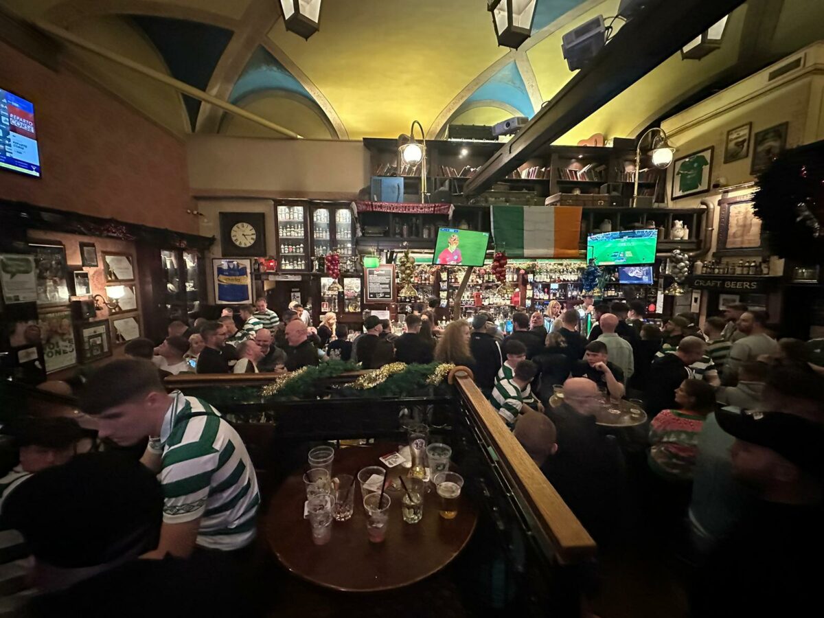 Lazio-Celtic, Roma si tinge di biancoverde: i tifosi scozzesi affollano i pub e le vie della Capitale | VIDEO