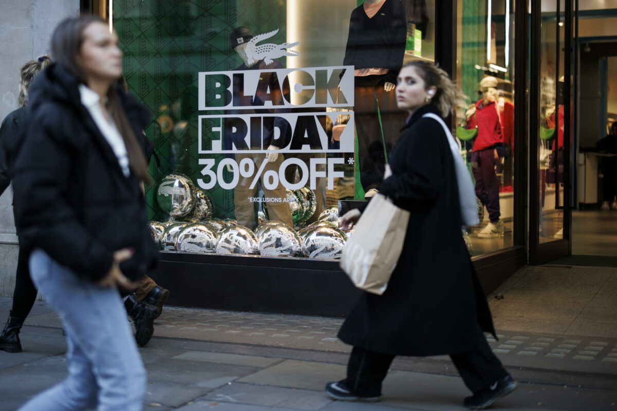 Il Black Friday non fa bene al pianeta: "Raddoppiano le emissioni"