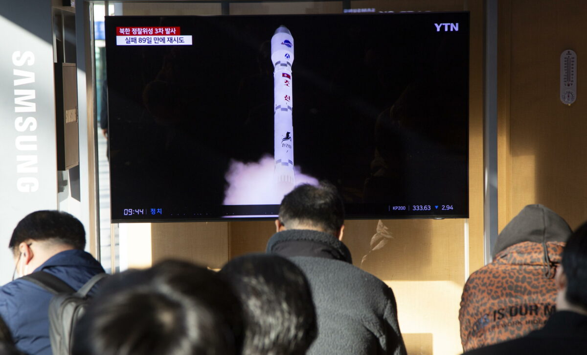 Corea del Nord lancia satellite spia militare, la Cina: "Mantenere calma e moderazione"