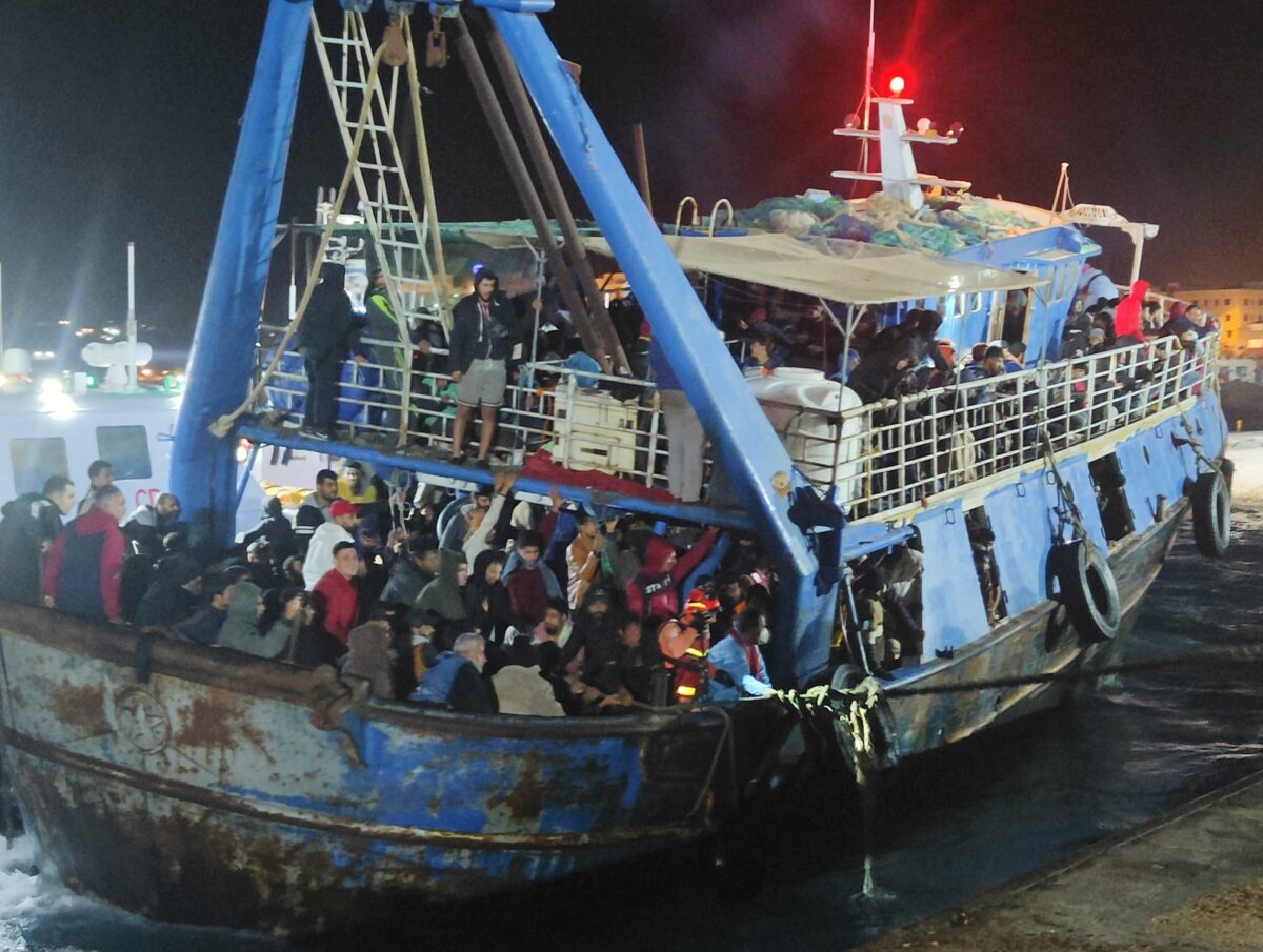 Migranti, la Corte di Strasburgo condanna l'Italia per la gestione dei minori nell'hotspot di Taranto