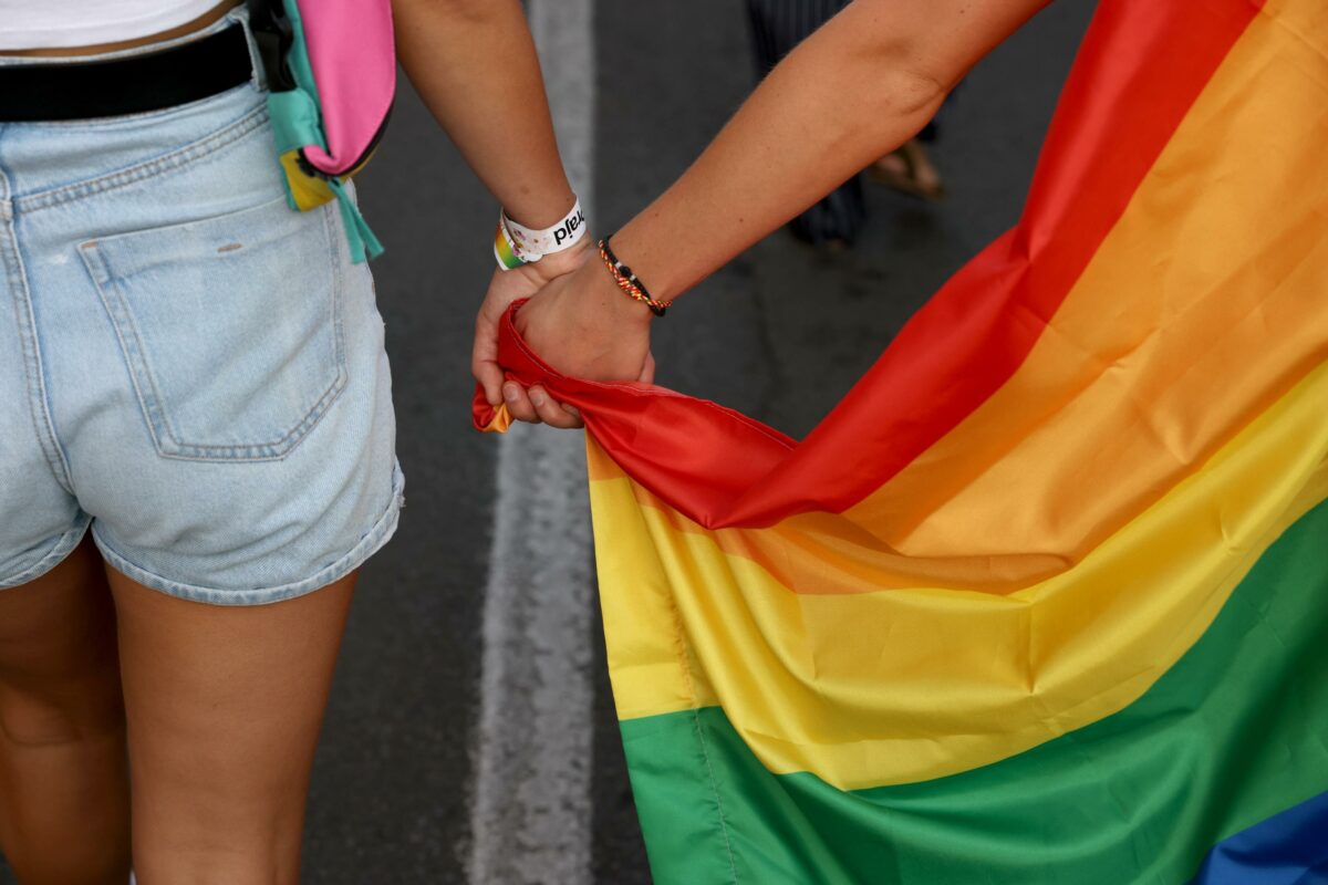 Francia, arriva la proposta di legge per risarcire i gay condannati