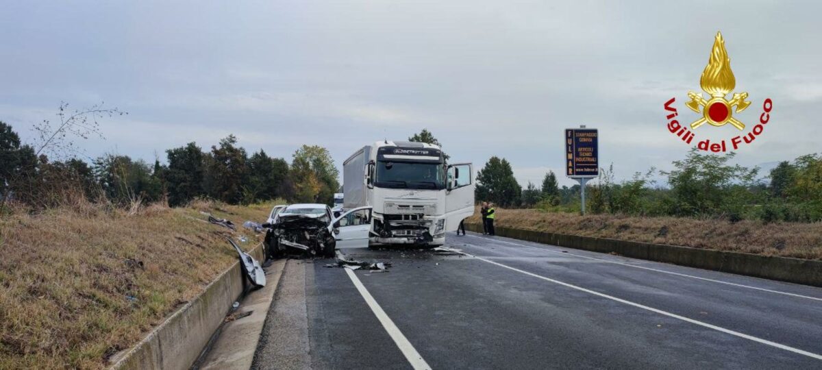 Brescia, tragico incidente a Rezzato: scontro tra auto e camion, du...